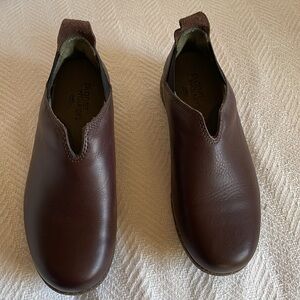 Planet Walkers by Simple Women's Size 6.5 Leather Supportive Slip On. Never worn